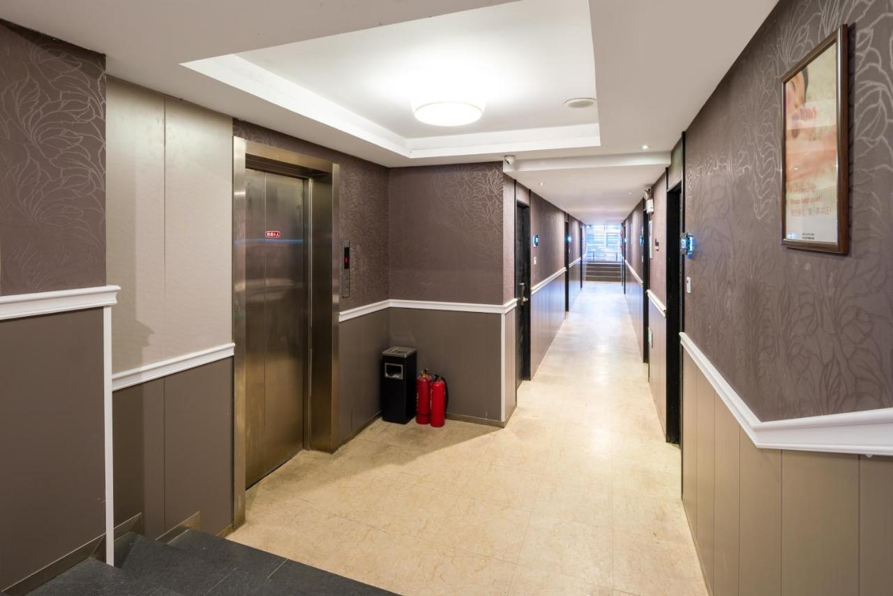 Spring Time Hostel--Nearby Tiananmen Square & Forbidden City & Wangfujing Street & Line 5,6 Subway Nearby,Free Wifi Πεκίνο Εξωτερικό φωτογραφία